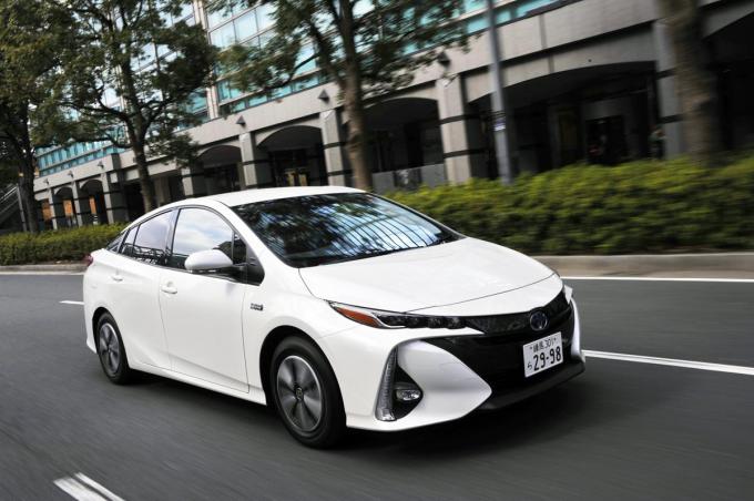 話題のトヨタ プリウスphvはソーラー充電付きとナシどっちが正解 自動車情報 ニュース Web Cartop