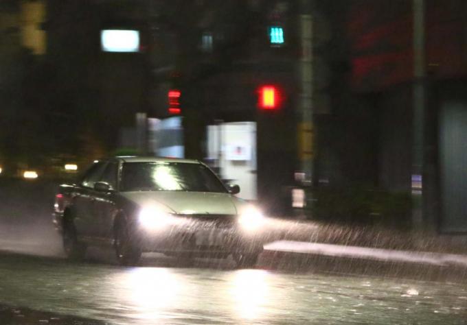注意 歩行者への水はねは道交法違反 自動車情報 ニュース Web Cartop