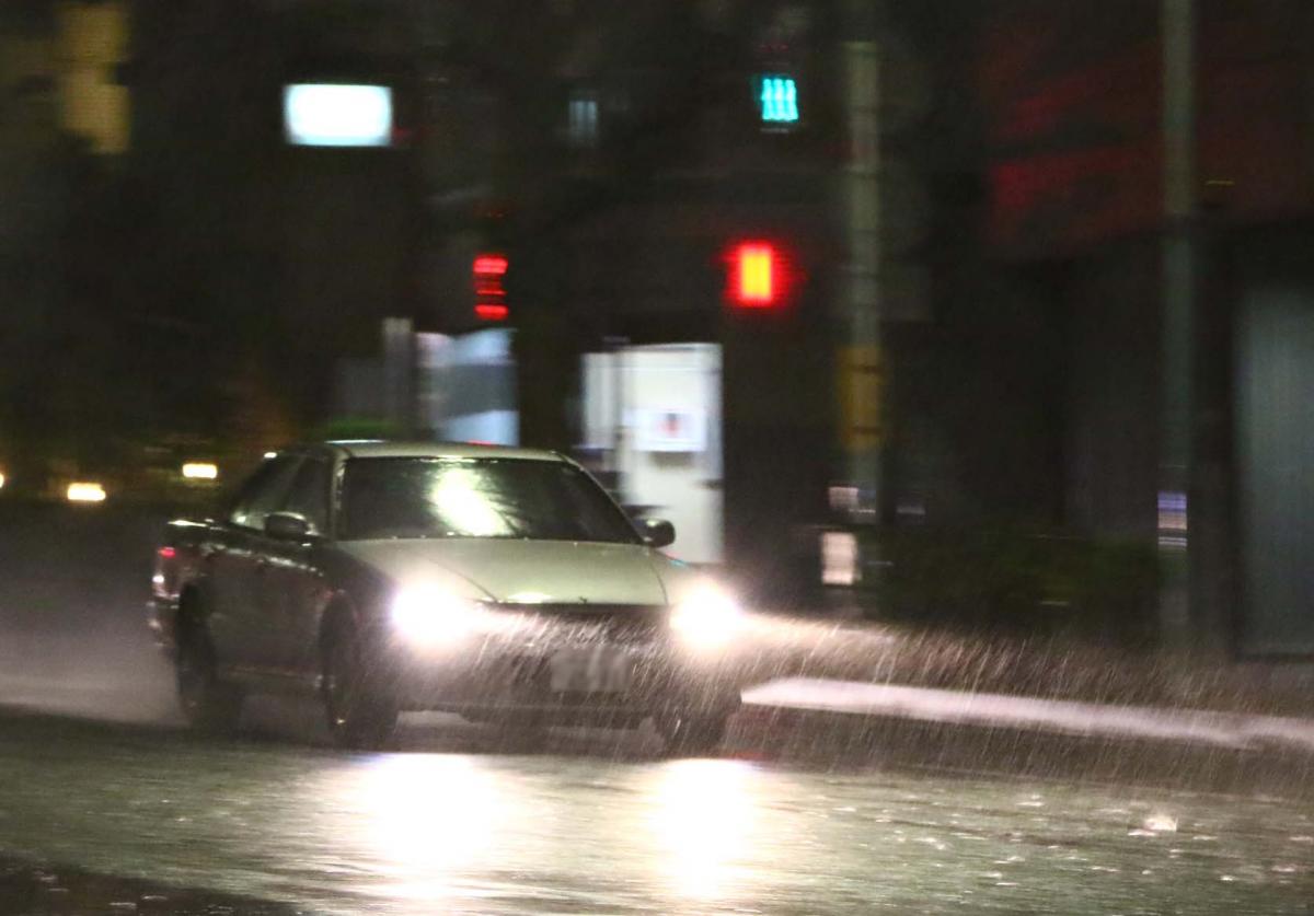 注意 歩行者への水はねは道交法違反 自動車情報 ニュース Web Cartop