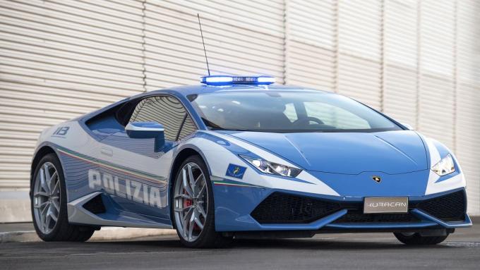 捕まっても本望!? ランボルギーニ・ウラカンのパトカーがイタリア警察に納車