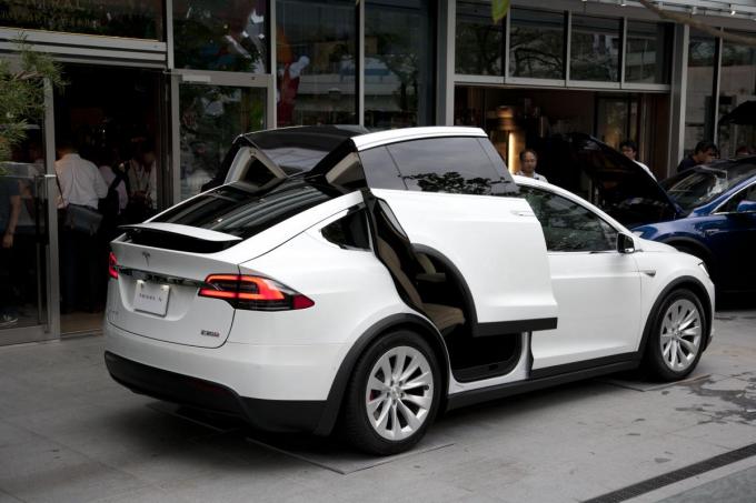 【1210万円のEV】テスラ モデルX90Dがレンタカーに登場!