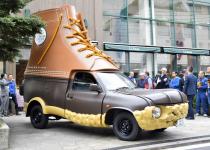 衝撃！　L.L.Beanのブーツカーが街中を駆け抜ける
