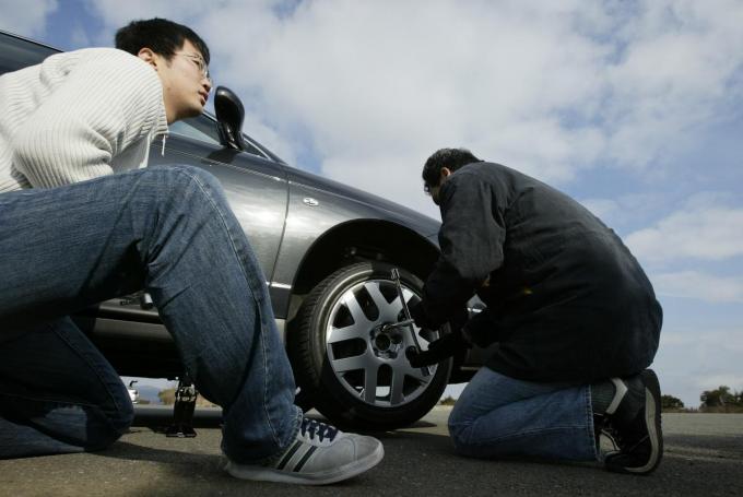 今さら聞けない タイヤ交換は4本まとめて行ったほうがいい 自動車情報 ニュース Web Cartop