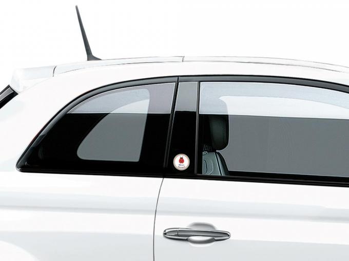 幸せを運ぶ てんとう虫 の名をもつフィアット500の限定車が発売 自動車情報 ニュース Web Cartop