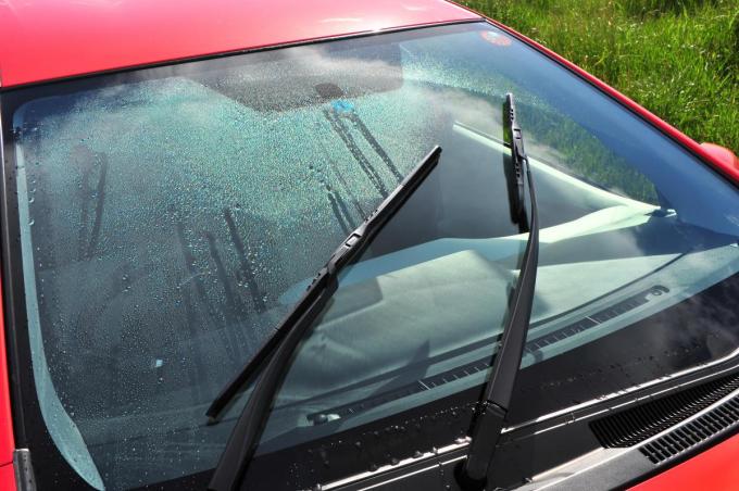 注意 フロントガラスが乾いた状態でのワイパーはダメ 自動車情報 ニュース Web Cartop
