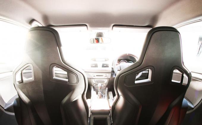 意外と知らない バケットシートの背面が樹脂やカーボンむき出しでも車検に通る場合あり 自動車情報 ニュース Web Cartop