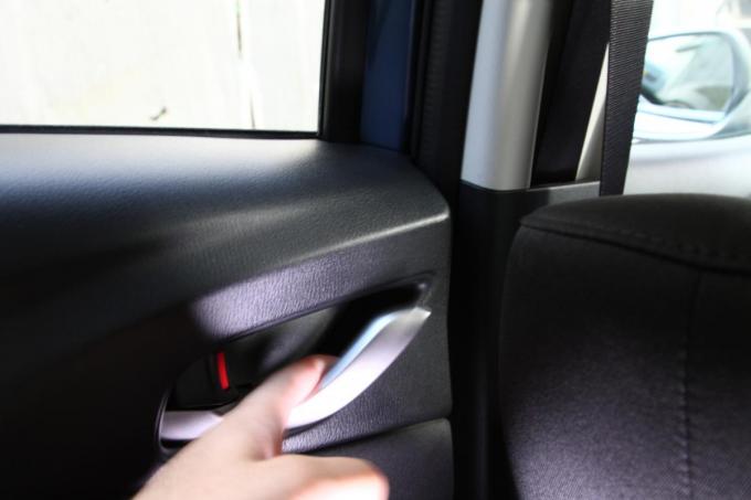 疑問 乗車中のドアロックは必要か 自動車情報 ニュース Web Cartop