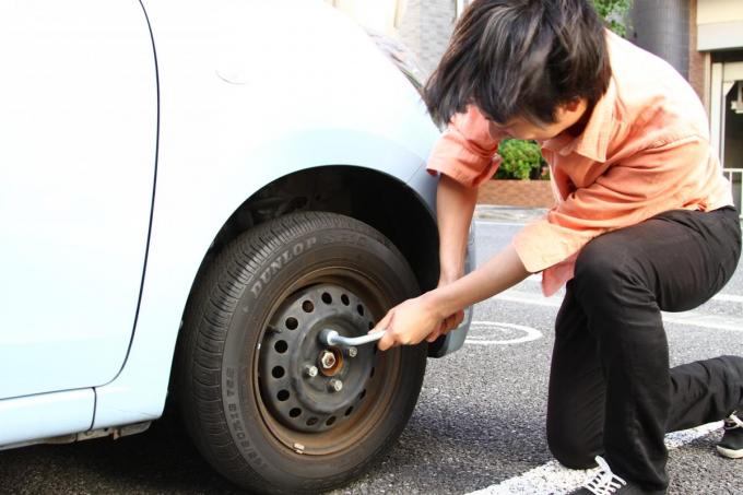 意外と知らない ホイールのナットは定期的な締まり具合のチェックが重要 自動車情報 ニュース Web Cartop