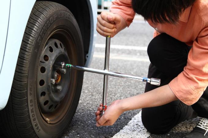 意外と知らない ホイールのナットは定期的な締まり具合のチェックが重要 自動車情報 ニュース Web Cartop