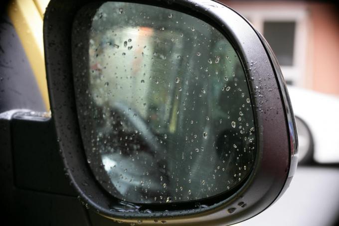 今さら聞けない 梅雨時期の見えにくいドアミラーどうする 自動車情報 ニュース Web Cartop