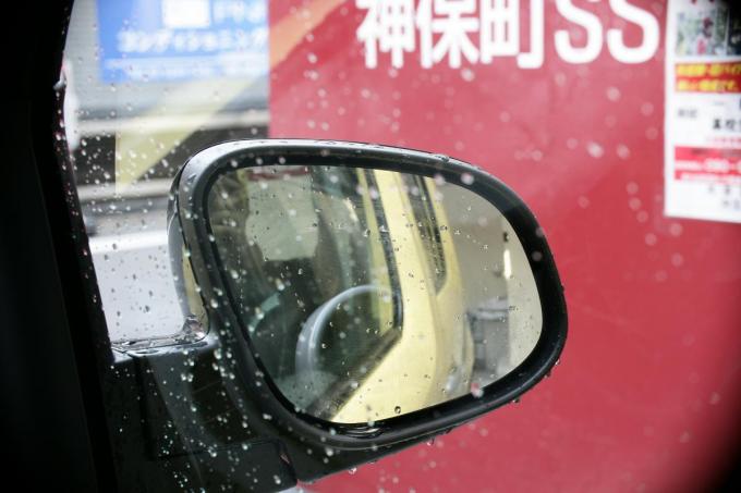 今さら聞けない 梅雨時期の見えにくいドアミラーどうする 自動車情報 ニュース Web Cartop