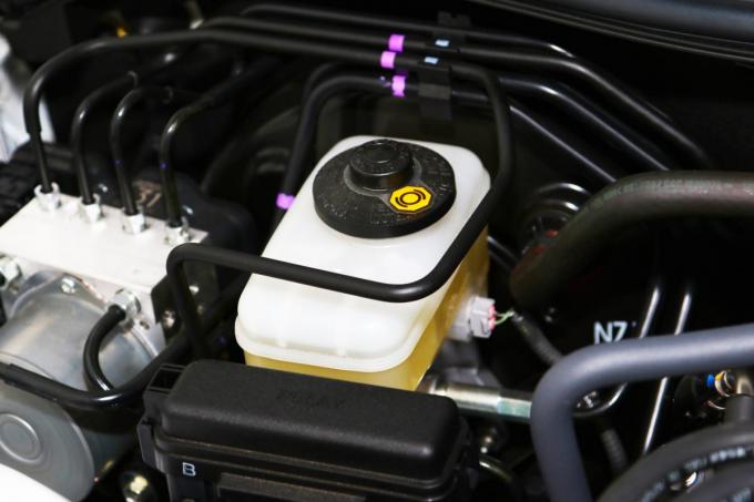意外と知らない エンジンルーム内のキャップの意味７つ 自動車情報 ニュース Web Cartop 2ページ目
