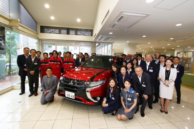 アルピニスト野口健さんが三菱自動車のアンバサダーに就任しアウトランダーphevが納車 自動車情報 ニュース Web Cartop