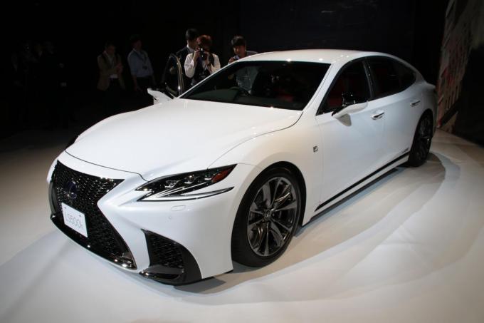 ムービー 直撃インタビュー レクサスlsのデザインに込められた意図とは 自動車情報 ニュース Web Cartop ムービー 直撃インタビュー レクサスlsのデザインに込められた意図とは 自動車情報 ニュース Web Cartop