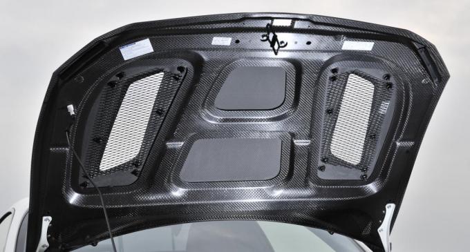 カーボンファイバーは車好きに人気 2種類に分けられる素材のそれぞれの違いを解説 自動車情報 ニュース Web Cartop カーボンファイバーは車好きに人気 2種類に分けられる素材のそれぞれの違いを解説 自動車情報 ニュース Web Cartop