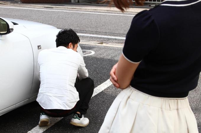 【女子が激白】クルマでの浮気はここでわかる！　ポイント5つ