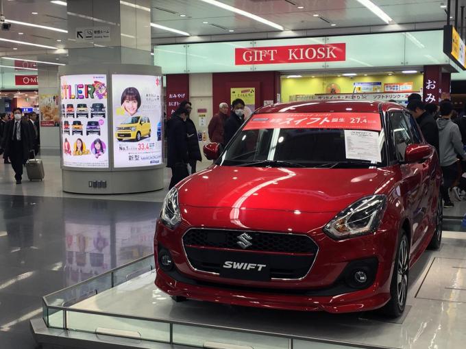 コラム 大阪駅で繰り広げられるスズキvsダイハツの展示バトル 自動車情報 ニュース Web Cartop