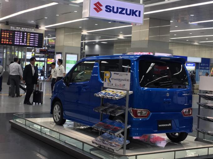 コラム 大阪駅で繰り広げられるスズキvsダイハツの展示バトル 自動車情報 ニュース Web Cartop