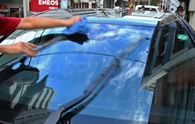 注意 窓ふきや洗車時にオートワイパーで負傷する場合あり 自動車情報 ニュース Web Cartop 注意 窓ふきや洗車時にオートワイパーで負傷する場合あり 自動車情報 ニュース Web Cartop