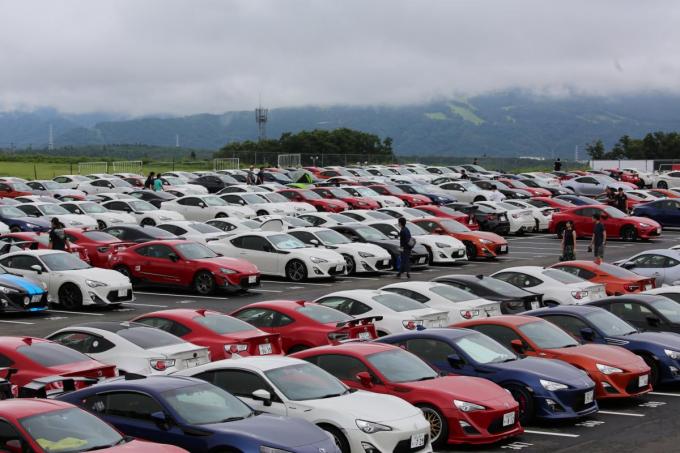 86&BRZ/AE86が2700台集結! ドリキン土屋圭市も驚く世界最大級のイベント