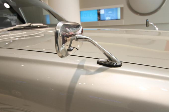 タクシーはなぜフェンダーミラーが多いのか 自動車情報 ニュース Web Cartop タクシーはなぜフェンダーミラーが多いのか 自動車情報 ニュース Web Cartop