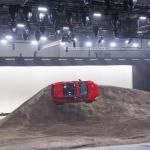 【画像】ジャガーの小型SUV「E-PACE」が世界初公開！　ロングジャンプのギネス世界記録を樹立 〜 画像23