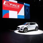 【画像】ジャガーの小型SUV「E-PACE」が世界初公開！　ロングジャンプのギネス世界記録を樹立 〜 画像9