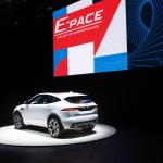 【画像】ジャガーの小型SUV「E-PACE」が世界初公開！　ロングジャンプのギネス世界記録を樹立 〜 画像7