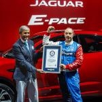【画像】ジャガーの小型SUV「E-PACE」が世界初公開！　ロングジャンプのギネス世界記録を樹立 〜 画像5