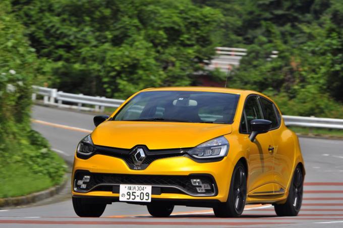 新型ルノー ルーテシア メガーヌ 2台のr S をワインディングで試乗 自動車情報 ニュース Web Cartop