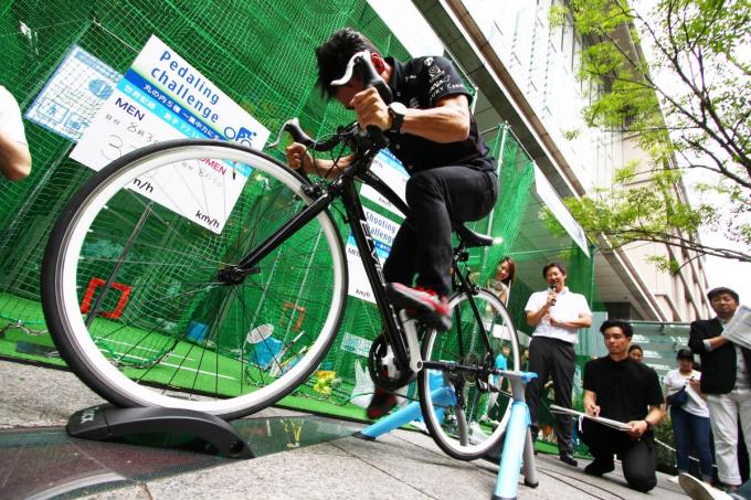 丸の内を佐藤琢磨選手がカートで走行 Marunouchi Sports Fes 17 がスタート 自動車情報 ニュース Web Cartop 丸の内を佐藤琢磨選手がカートで走行 Marunouchi Sports Fes 17 がスタート 自動車情報 ニュース Web Cartop