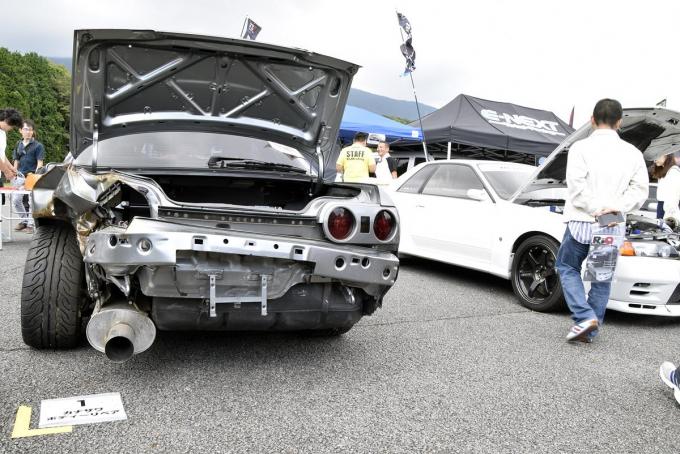 日産GT-Rのイベントにボコボコの事故車2台が展示された理由とは？