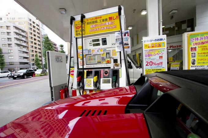 ガソリンスタンドの店員が静電気除去パッドに触れない理由とは 自動車情報 ニュース Web Cartop ガソリンスタンドの店員が静電気除去パッドに触れない理由とは 自動車情報 ニュース Web Cartop