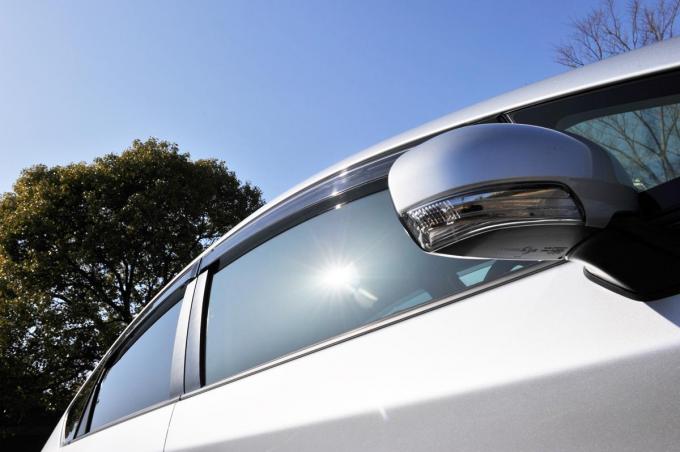サンシェードを車のサイドウインドウに付ける際は要注意 走行中は違反の可能性も 自動車情報 ニュース Web Cartop