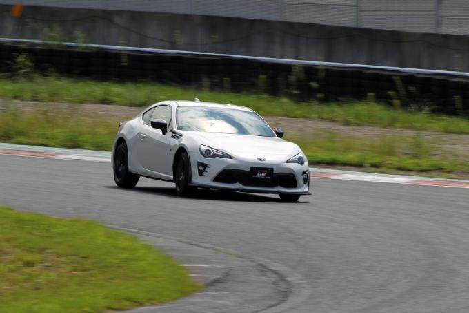 試乗 やりすぎない仕上がりのトヨタ 86 Gr は大人のスポーツ 自動車情報 ニュース Web Cartop 試乗 やりすぎない仕上がりのトヨタ 86 Gr は大人のスポーツ 自動車情報 ニュース Web Cartop