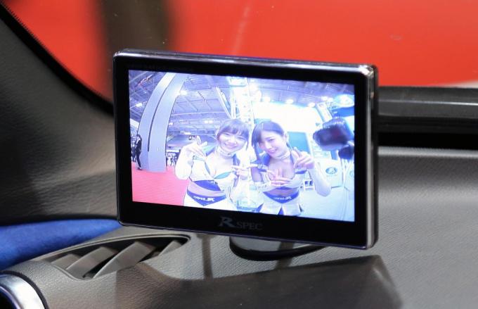 苦手な車線変更や合流はもう安心 死角をカバーするサイドビューカメラなど後付け安全装備に注目 東京モーターショー17 自動車情報 ニュース Web Cartop 苦手な車線変更や合流はもう安心 死角をカバーするサイドビューカメラなど後付け安全装備に注目 東京モーターショー17 自動車情報 ニュース Web Cartop
