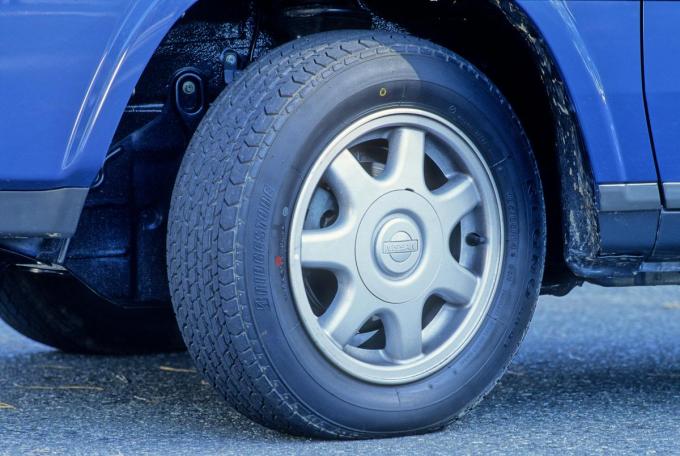 画像ギャラリー ニッポンの名車 現在のsuv人気を先取り ドラえもんのcmでも話題の日産ラシーン 画像7 自動車情報 ニュース Web Cartop