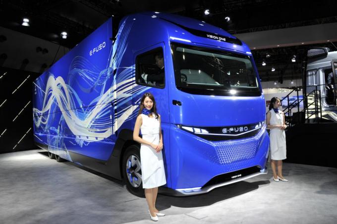 三菱ふそうが電気自動車のバス＆トラック専門ブランド「E-FUSO」を立ち上げた！　【東京モーターショー2017】