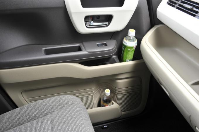 画像ギャラリー 日本発祥と言われるクルマの装備 カップホルダー と ドリンクホルダー どっちで呼ぶのが正解 画像2 自動車情報 ニュース Web Cartop