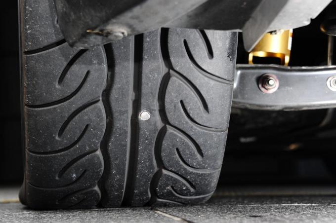 タイヤのトラブル パンク と バースト 何が違う 自動車情報 ニュース Web Cartop