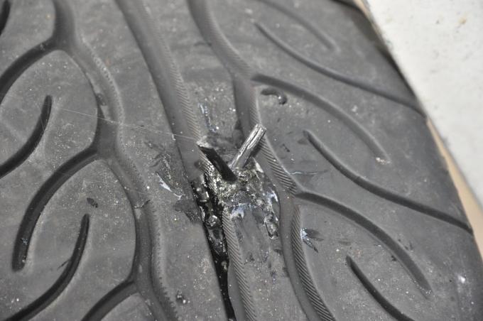 タイヤのトラブル パンク と バースト 何が違う 自動車情報 ニュース Web Cartop タイヤのトラブル パンク と バースト 何が違う 自動車情報 ニュース Web Cartop