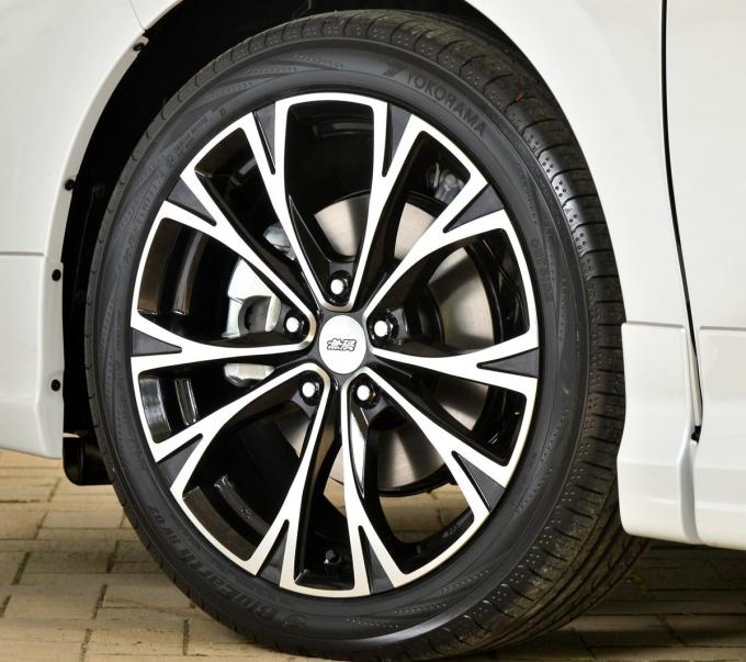 隣のミニバンがかわいく見える ホンダ ステップワゴン スパーダ無限アイテムの攻めっぷり 自動車情報 ニュース Web Cartop