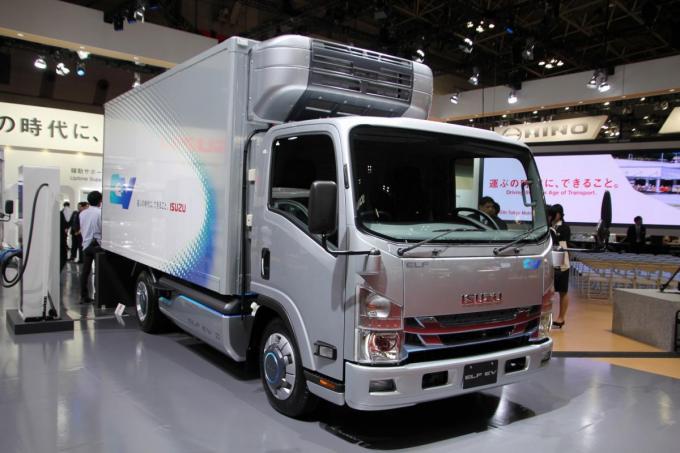 男心をくすぐるいすゞブース 6輪オフロードトラックは必見 東京モーターショー17 自動車情報 ニュース Web Cartop