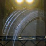 【画像】後続車のライトで溝が光るタイヤも出展！　100周年を迎えた横浜ゴムブースが面白い【東京モーターショー2017】 〜 画像4