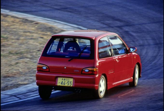 歴代最強の軽自動車とは 独断でトップ3を選出した 自動車情報 ニュース Web Cartop 歴代最強の軽自動車とは 独断でトップ3を選出した 自動車情報 ニュース Web Cartop
