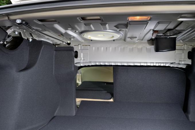 新型トヨタ カムリ こだわり抜いたデザインの内外装をじっくり解説 自動車情報 ニュース Web Cartop 3ページ目