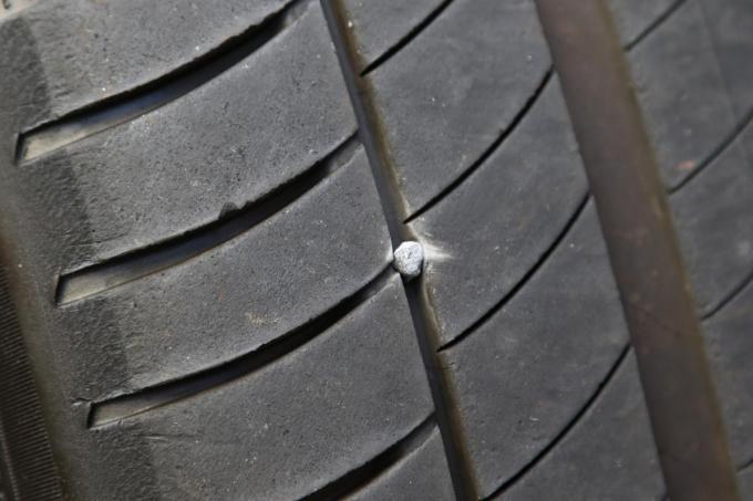 飛び石で後続のクルマが破損した場合飛ばした側の責任にはならない 自動車情報 ニュース Web Cartop