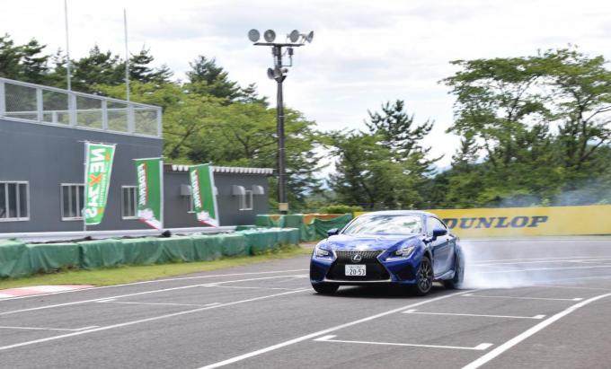 D1 や 頭文字d などでお馴染みのドリフトってそもそもどういう意味 自動車情報 ニュース Web Cartop