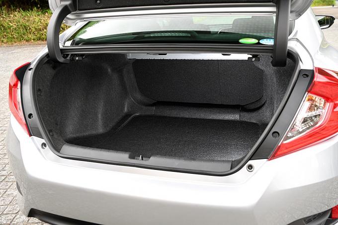 名前の復活だけが注目じゃない 新型ホンダ シビックの内外装のコダワリをすべて紹介 自動車情報 ニュース Web Cartop 3ページ目 名前の復活だけが注目じゃない 新型ホンダ シビックの内外装のコダワリをすべて紹介 自動車情報 ニュース Web Cartop 3ページ目