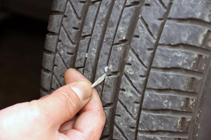 飛び石で後続のクルマが破損した場合飛ばした側の責任にはならない 自動車情報 ニュース Web Cartop